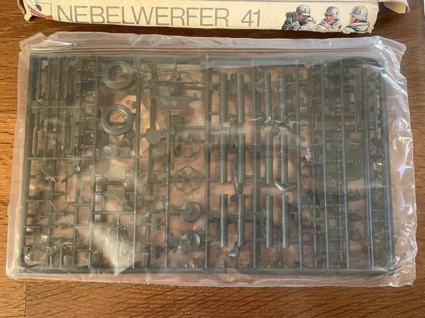 【模型收藏】二戰德軍Smoke-Unit+NEBELWERFER 41六管火箭發射器