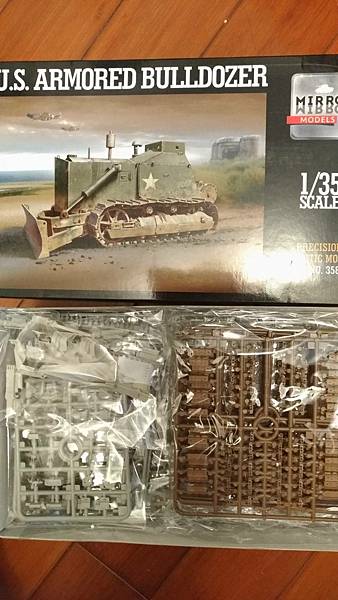 【模型開箱】Mirror Model 35852 1/35 二戰美軍 D7A 装甲推土機